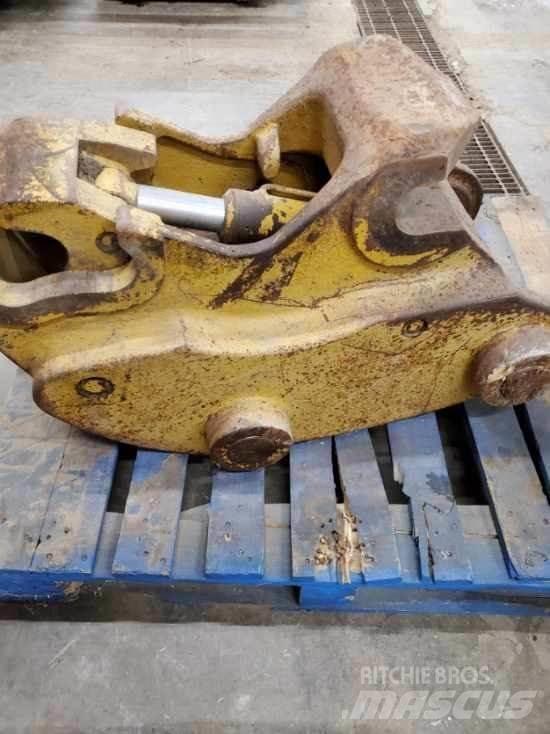 CAT 320DL Бързи съединители
