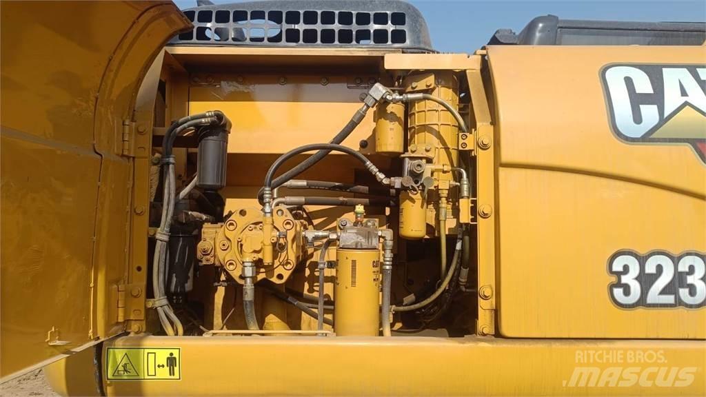 CAT 323D3 Верижен екскаватор