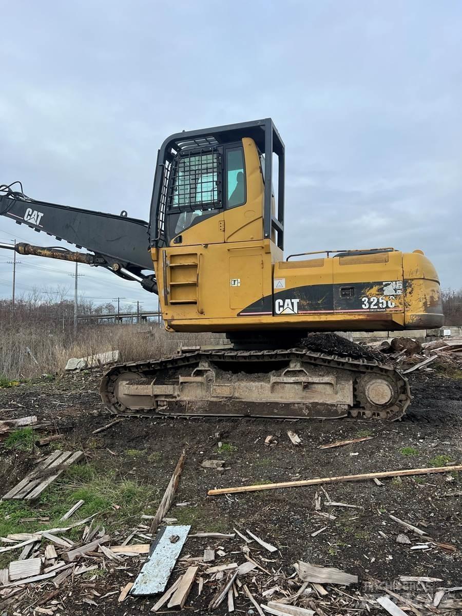 CAT 325C Товарачи с наклонена стрела
