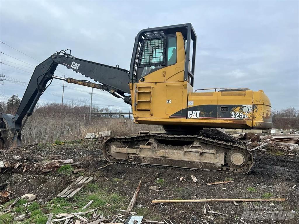 CAT 325C Товарачи с наклонена стрела
