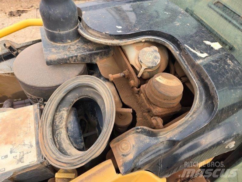 CAT 416E Товарач със заден ексватор