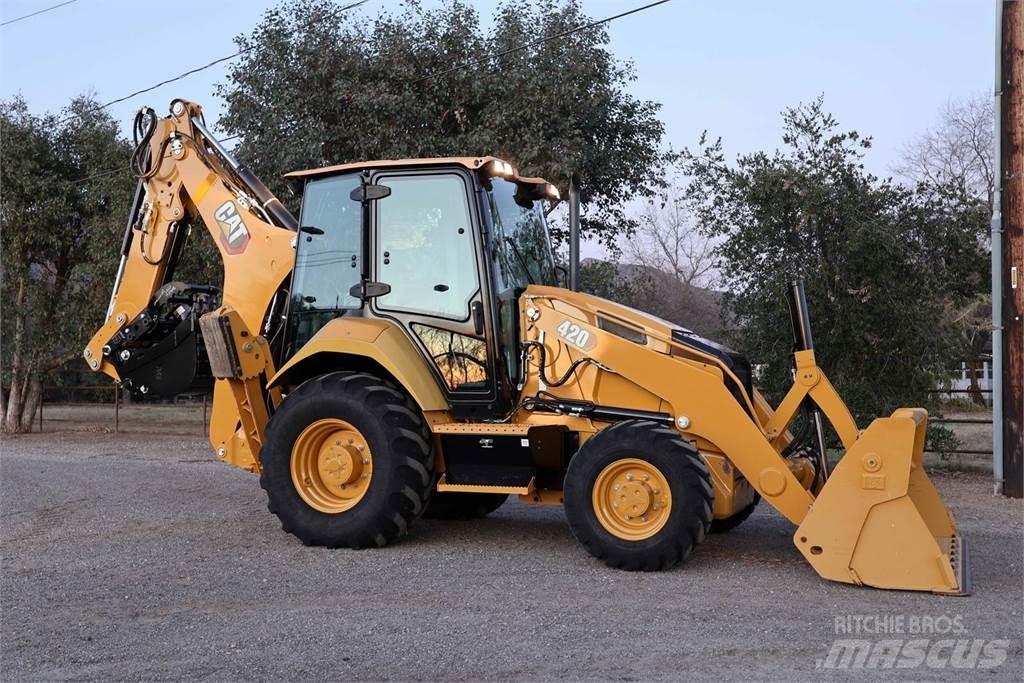 CAT 420 Товарач със заден ексватор