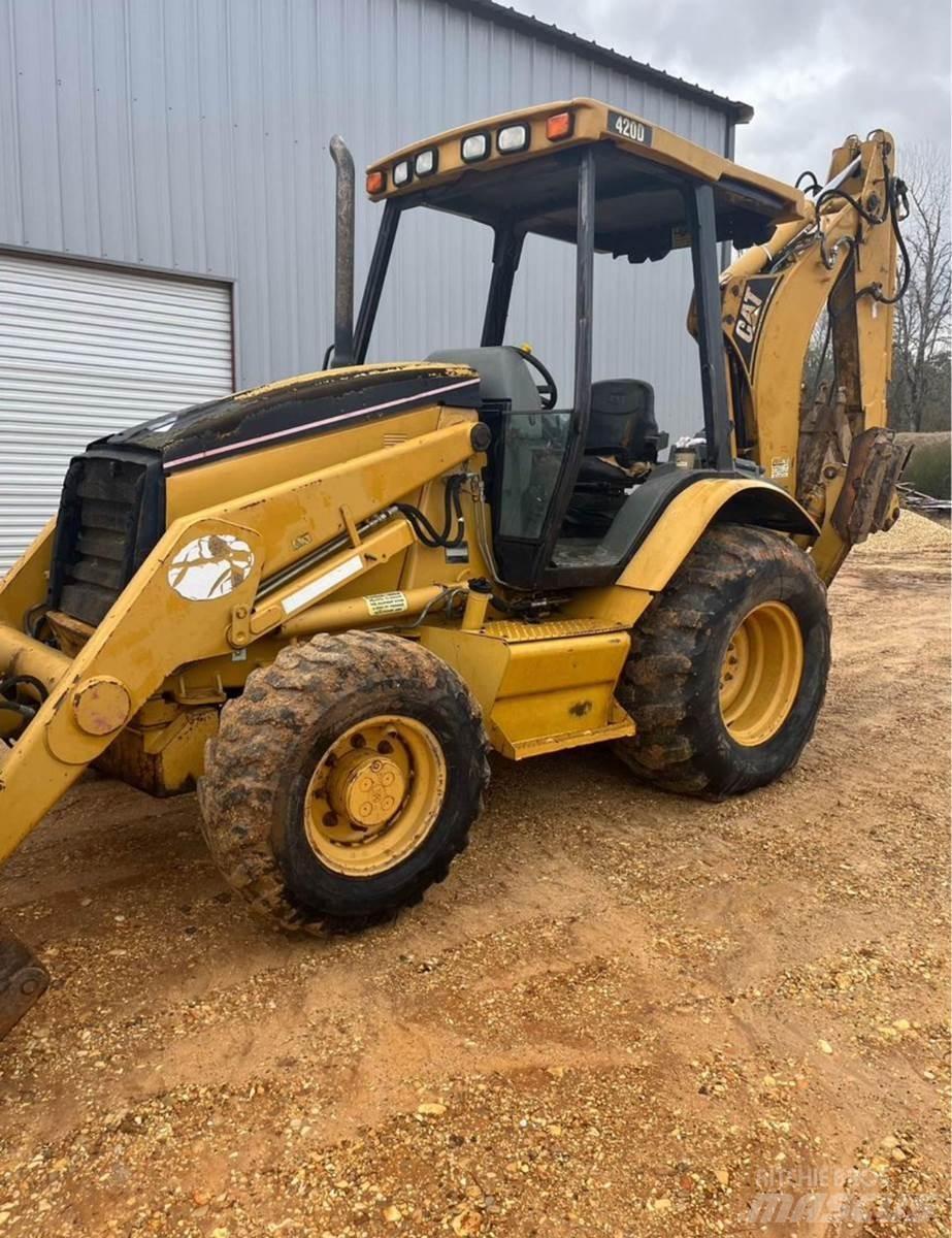 CAT 420D Товарач със заден ексватор