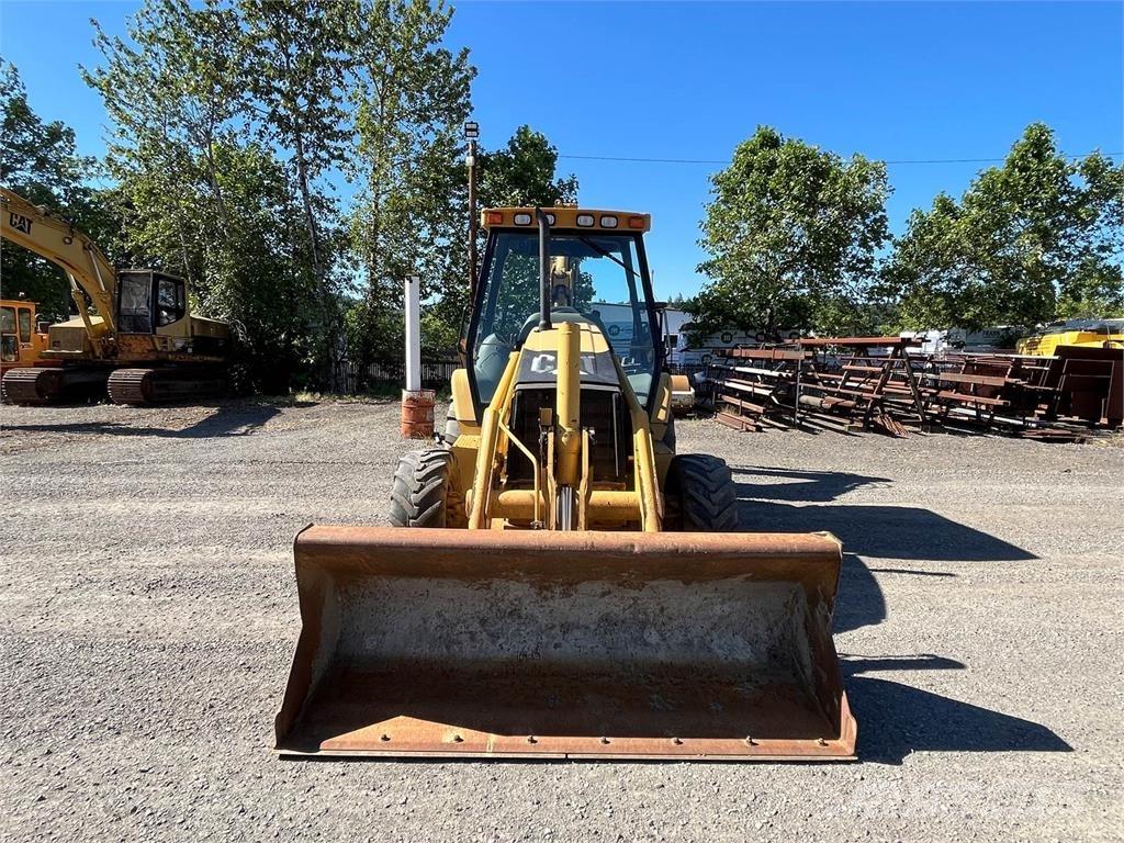 CAT 420D Товарач със заден ексватор