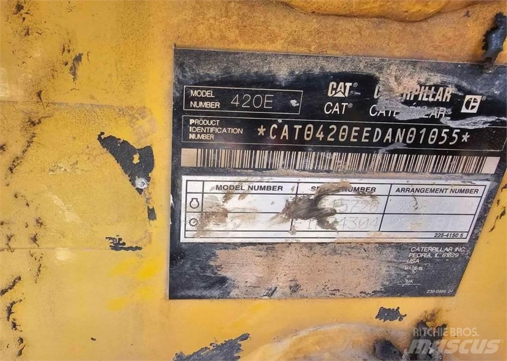 CAT 420E Товарач със заден ексватор