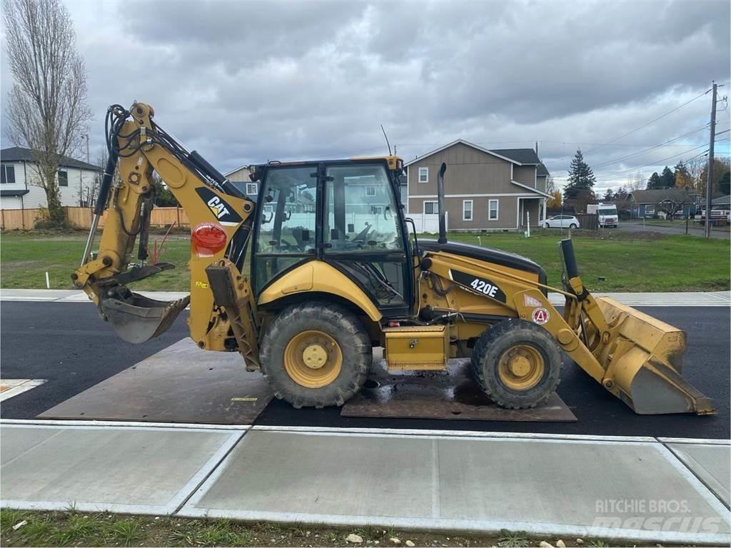 CAT 420E Товарач със заден ексватор