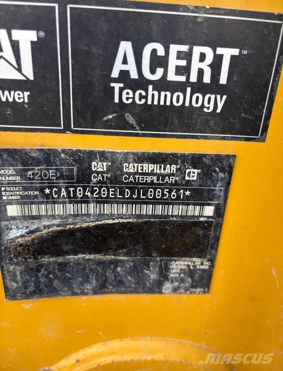 CAT 420E Товарач със заден ексватор