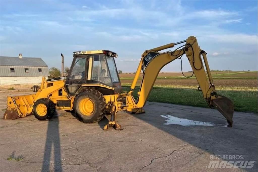 CAT 426B Товарач със заден ексватор