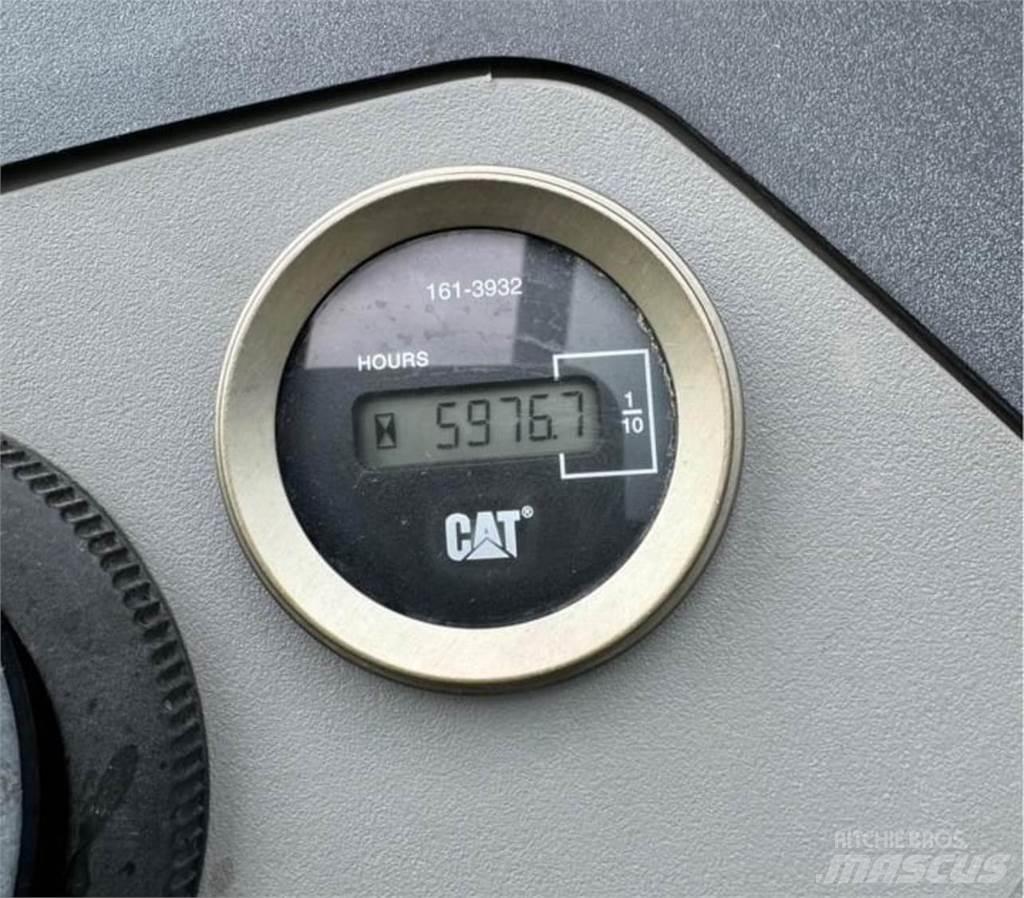 CAT 430E Товарач със заден ексватор