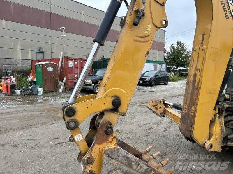 CAT 430F2 Товарач със заден ексватор