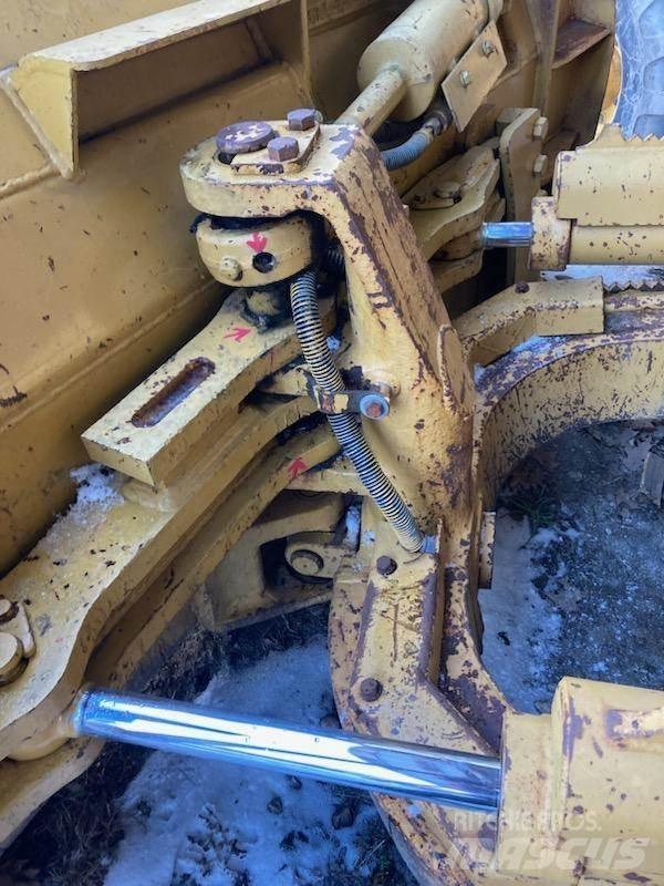 CAT 517 Скидери
