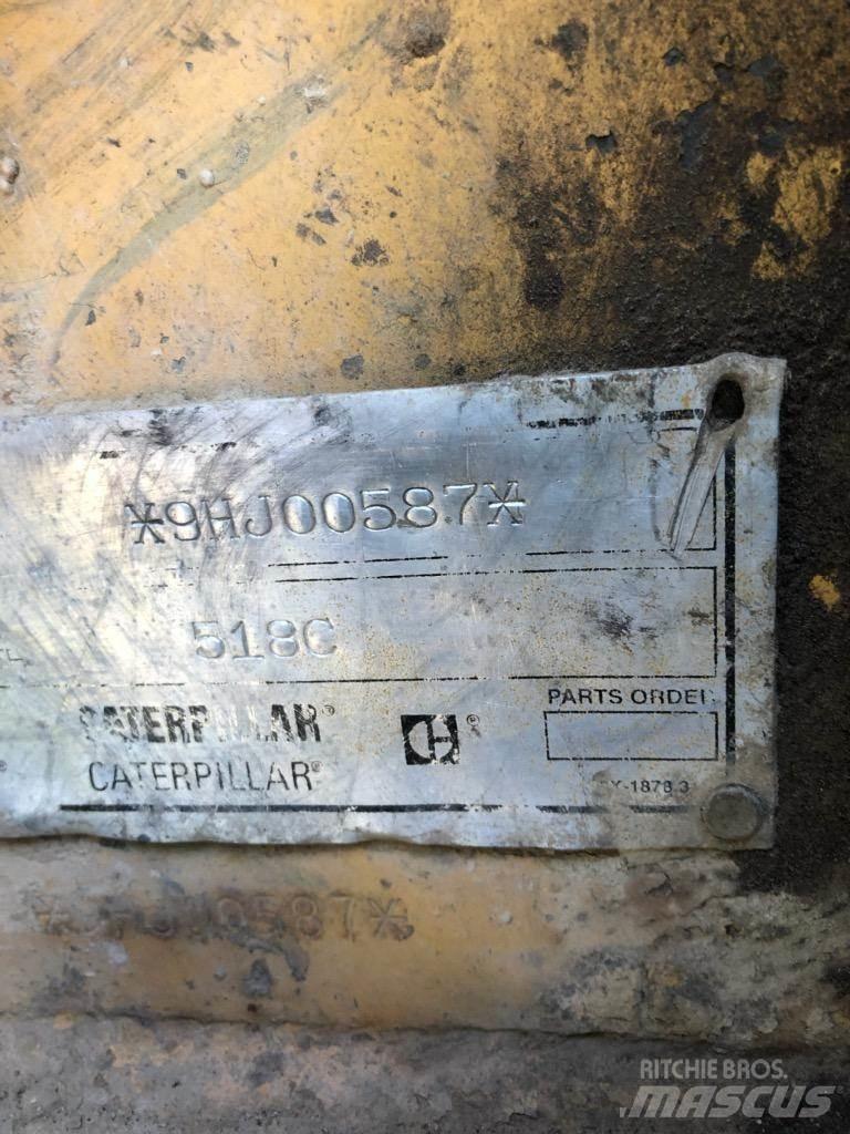 CAT 518C Скидери
