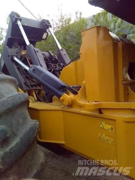 CAT 525C Скидери
