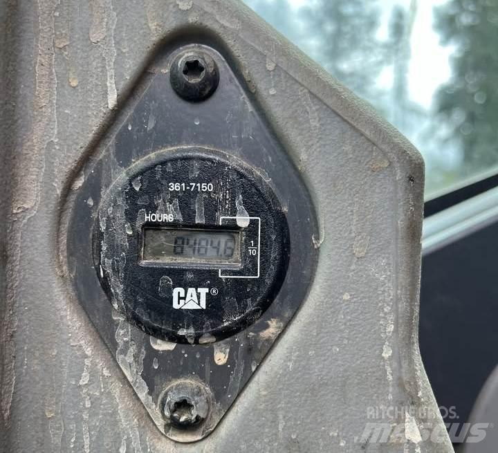 CAT 568 LL Товарачи с наклонена стрела
