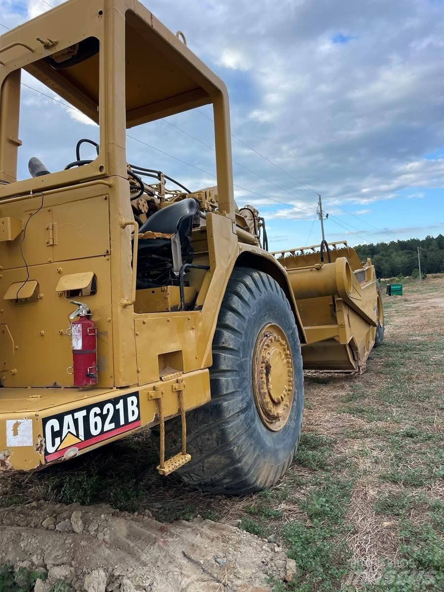 CAT 621B Скрепери

