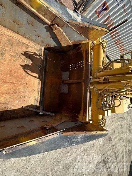 CAT 621G Скрепери

