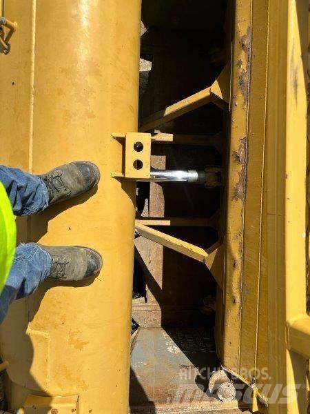 CAT 621G Скрепери
