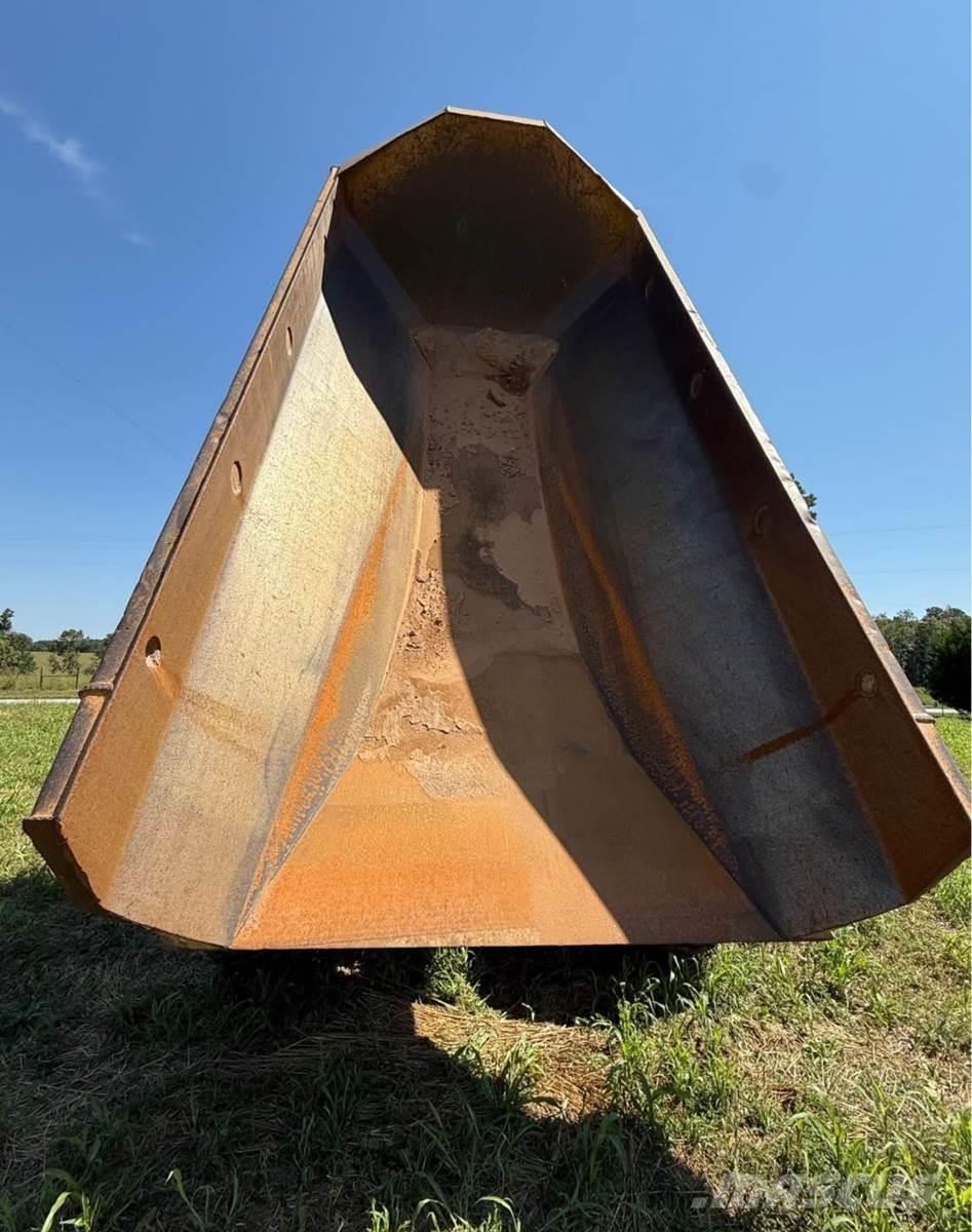 CAT 725 Дъмпери/моторни превозни средства