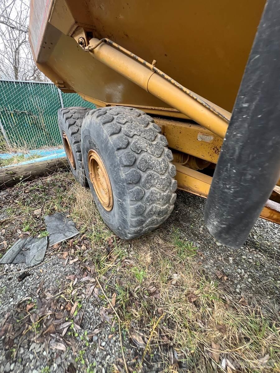 CAT 730 Дъмпери/моторни превозни средства