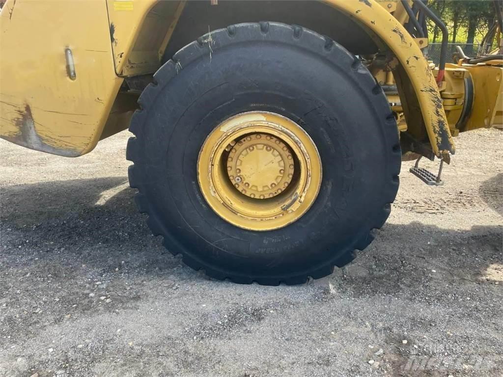 CAT 740 Дъмпери/моторни превозни средства