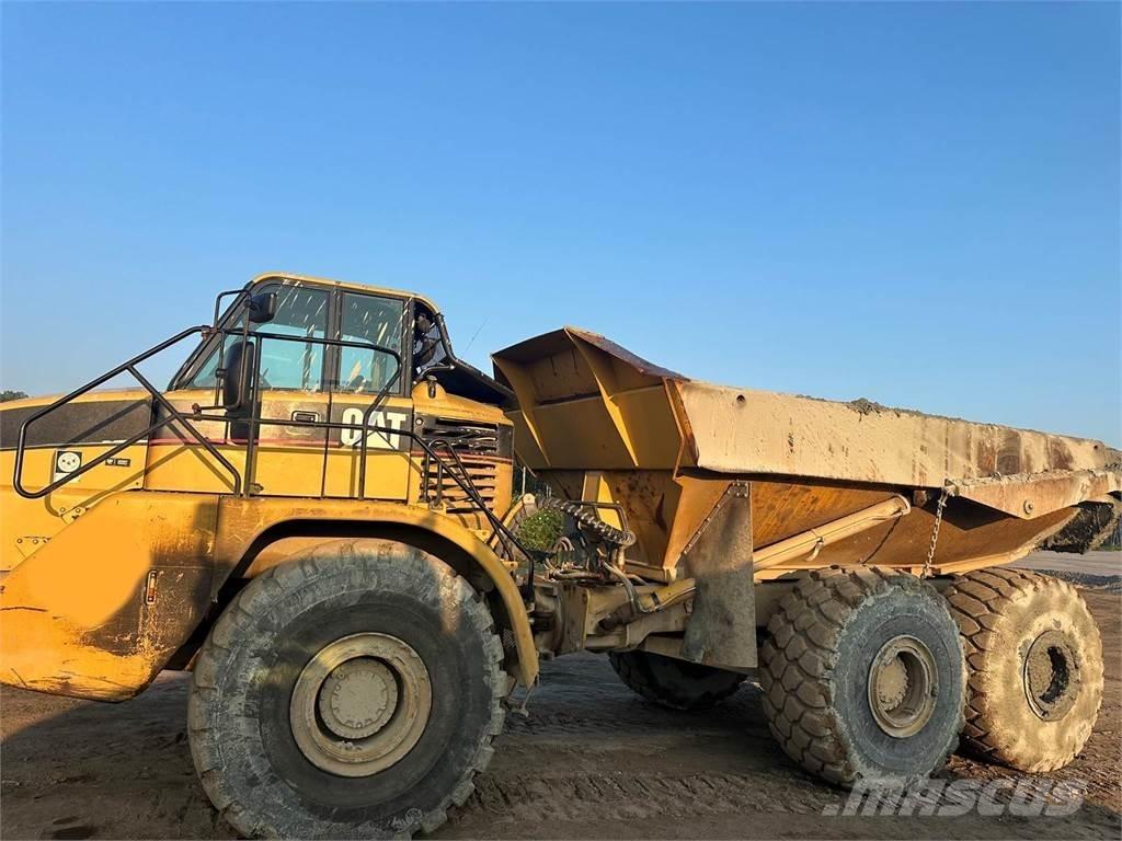CAT 740 Дъмпери/моторни превозни средства