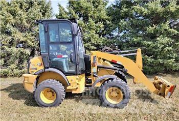 CAT 903D Колесни товарачи