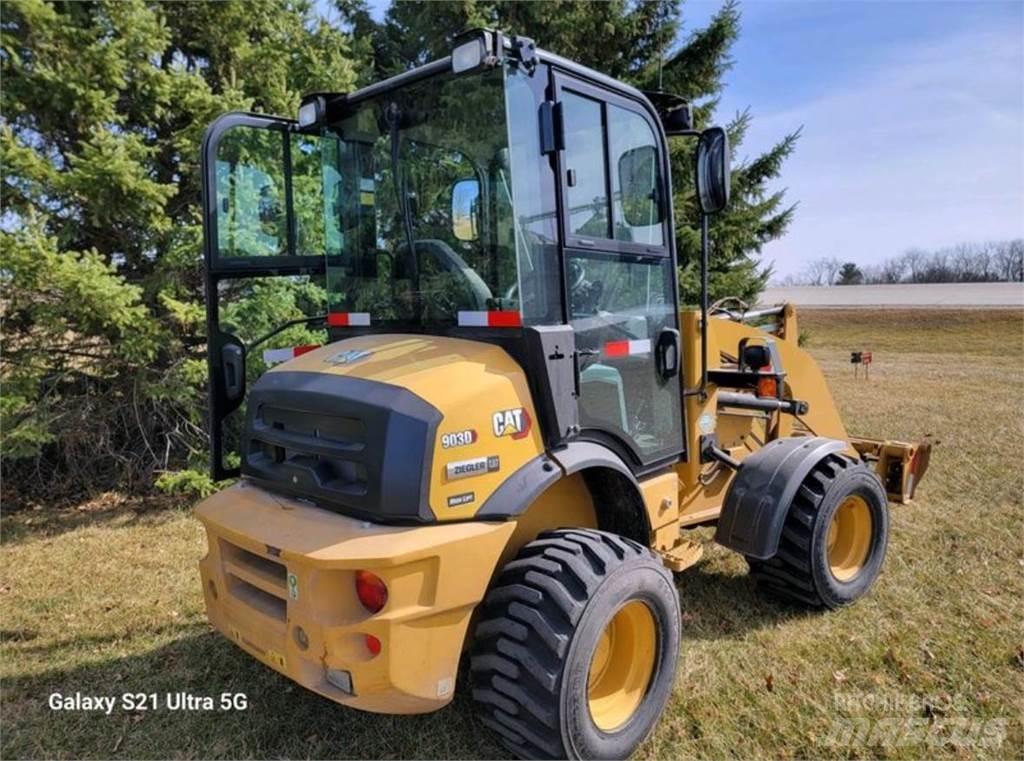 CAT 903D Колесни товарачи