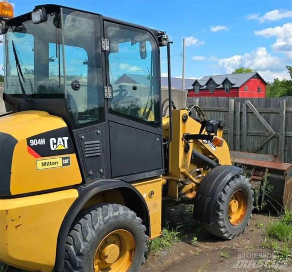 CAT 904H Колесни товарачи