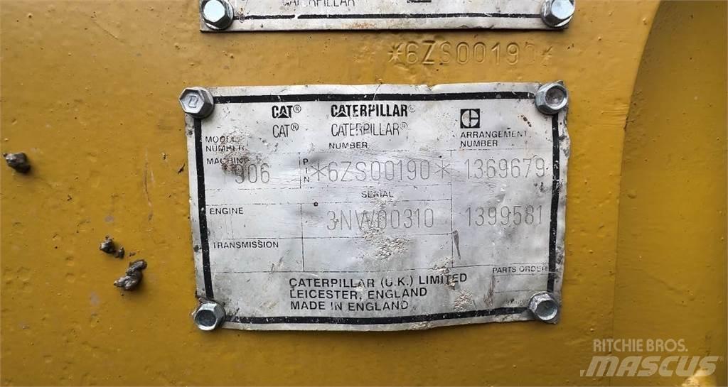 CAT 906 Колесни товарачи