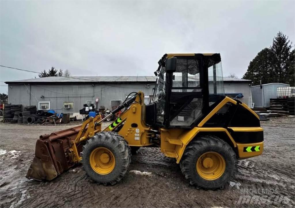 CAT 906 Колесни товарачи