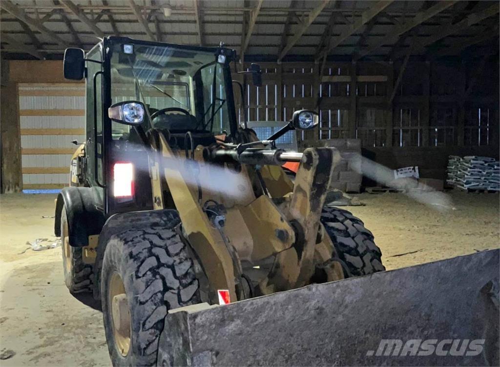 CAT 906H Колесни товарачи