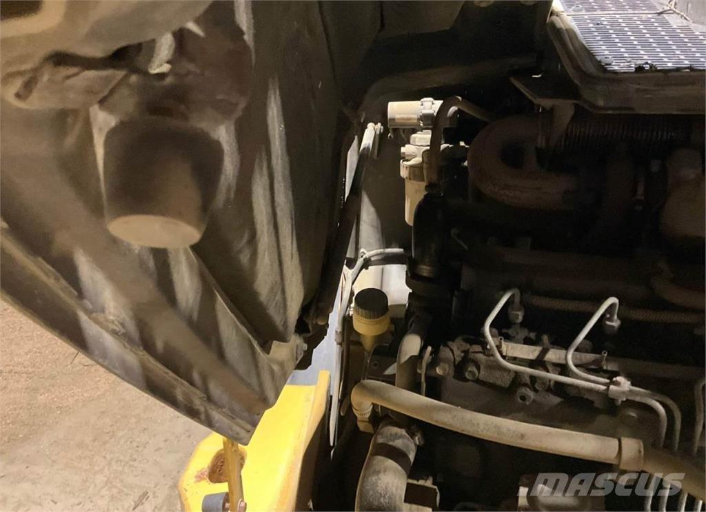 CAT 906H Колесни товарачи