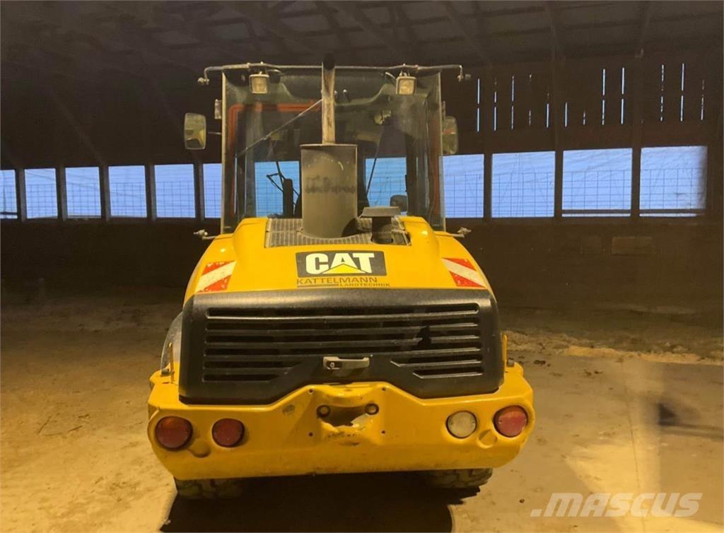 CAT 906H Колесни товарачи