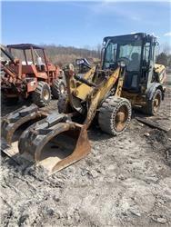 CAT 906H2 Колесни товарачи