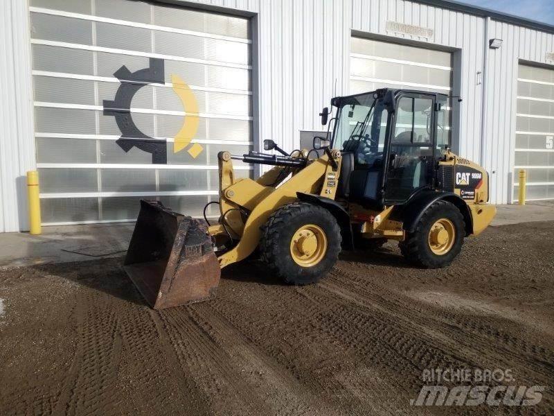 CAT 906M Колесни товарачи