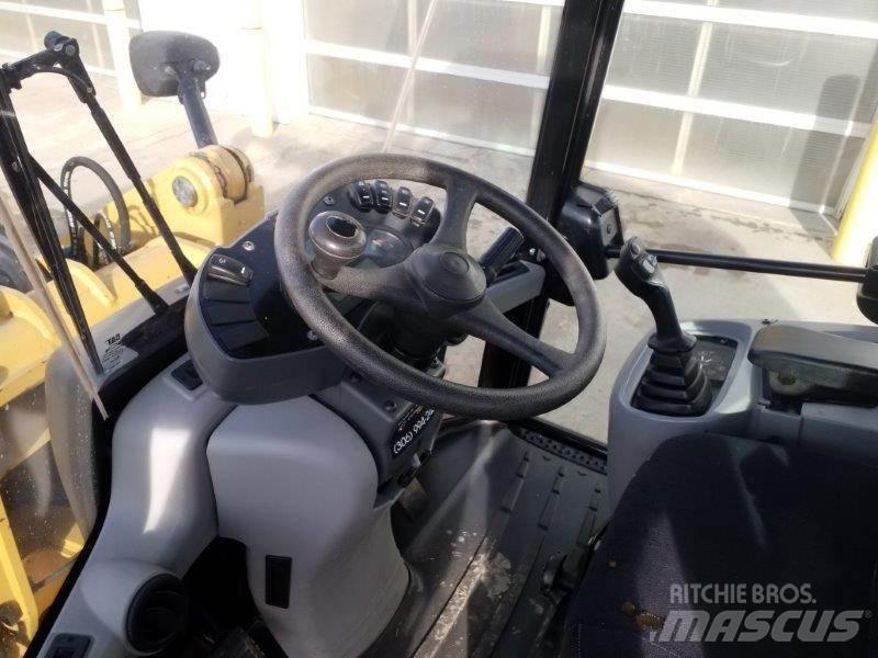 CAT 906M Колесни товарачи
