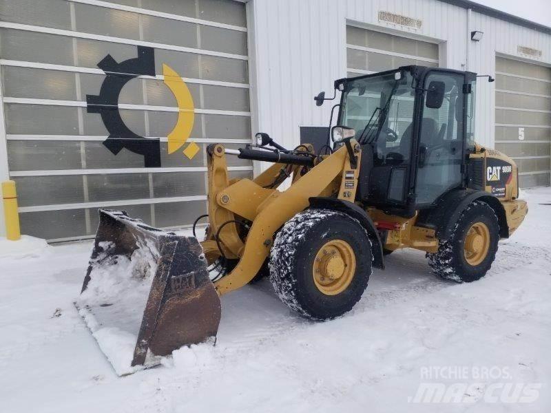 CAT 906M Колесни товарачи