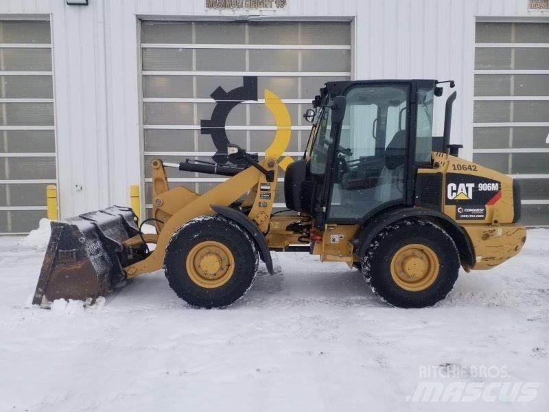 CAT 906M Колесни товарачи