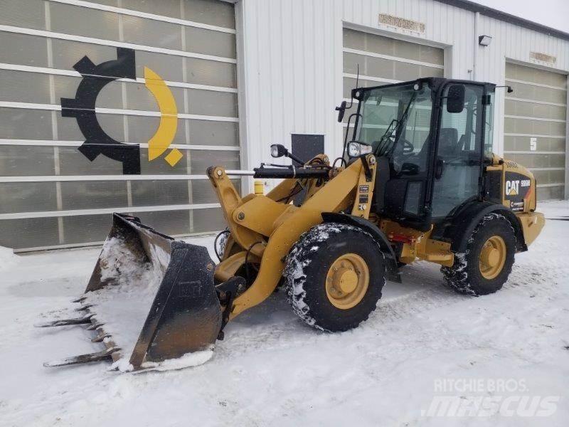 CAT 906M Колесни товарачи