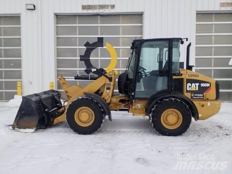 CAT 906M Колесни товарачи