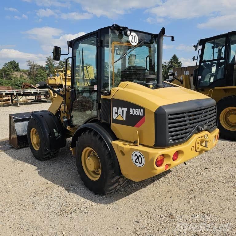 CAT 906M Колесни товарачи