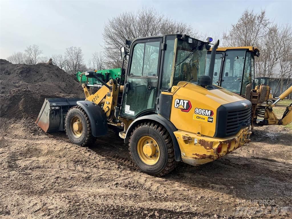 CAT 906M Колесни товарачи
