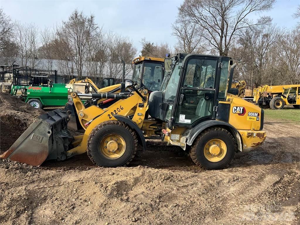 CAT 906M Колесни товарачи