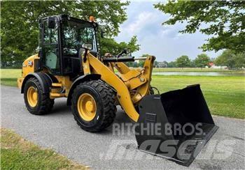 CAT 908M Колесни товарачи