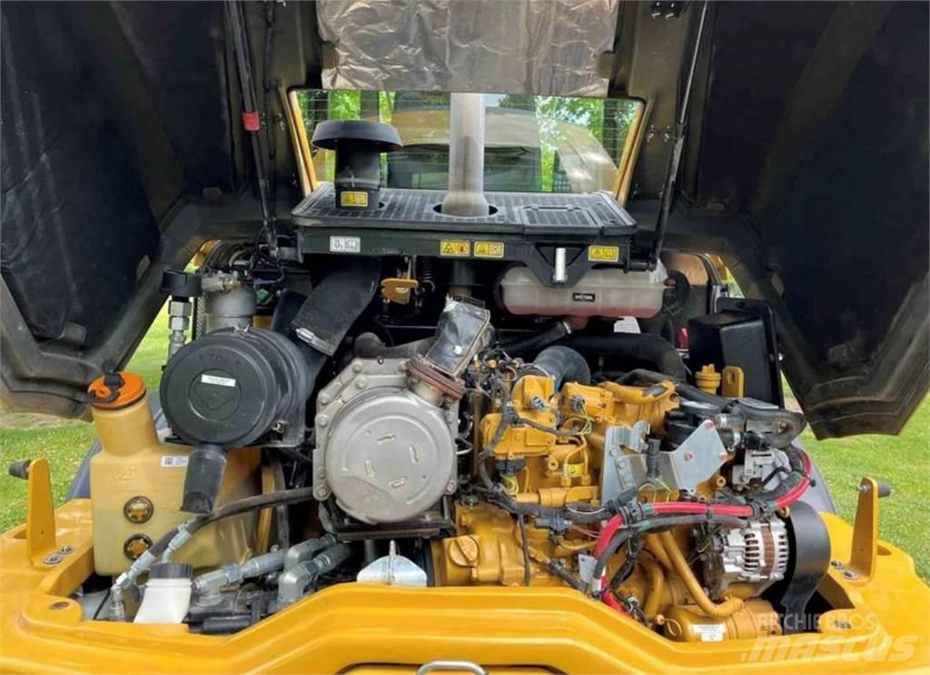 CAT 908M Колесни товарачи