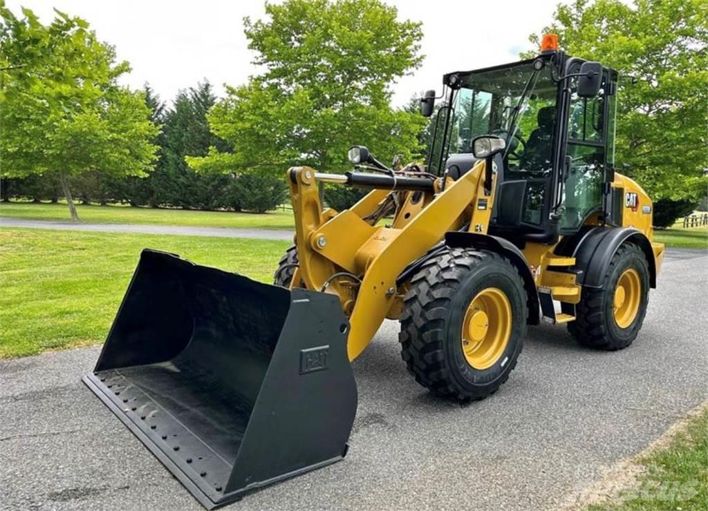 CAT 908M Колесни товарачи