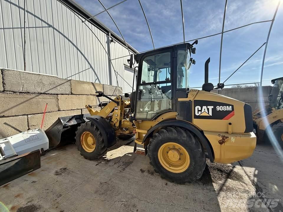 CAT 908M Колесни товарачи