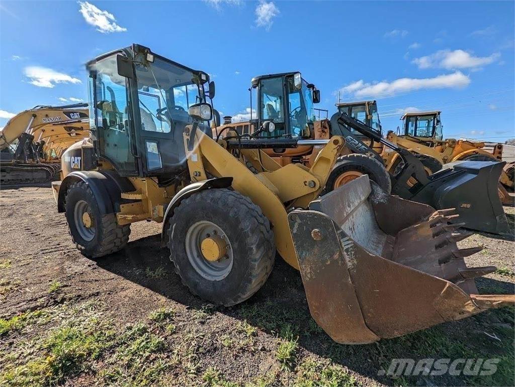 CAT 908M Колесни товарачи