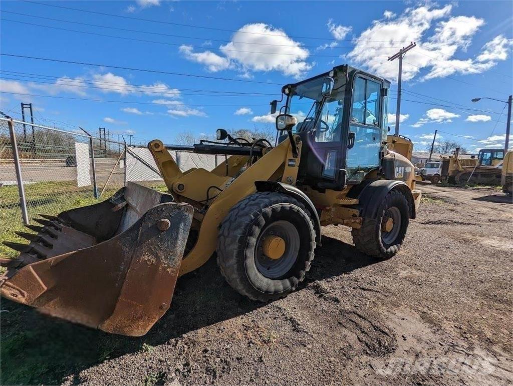 CAT 908M Колесни товарачи