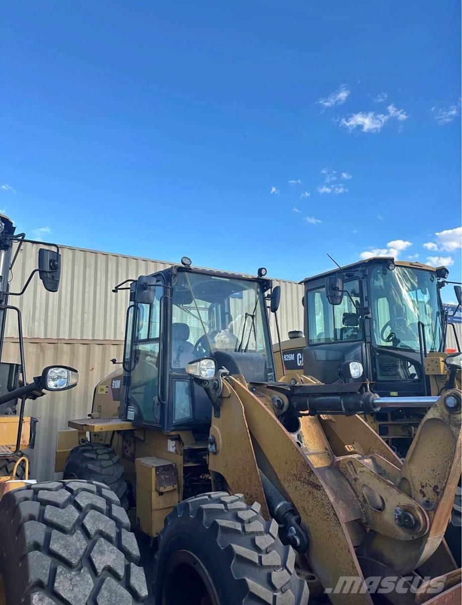 CAT 910M Колесни товарачи